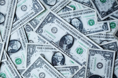 Monetary Finances between the Poor and the Rich